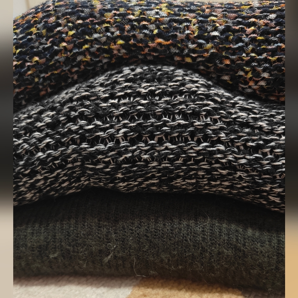 ❌SOLD❌ 3 Sweaters bundle M
